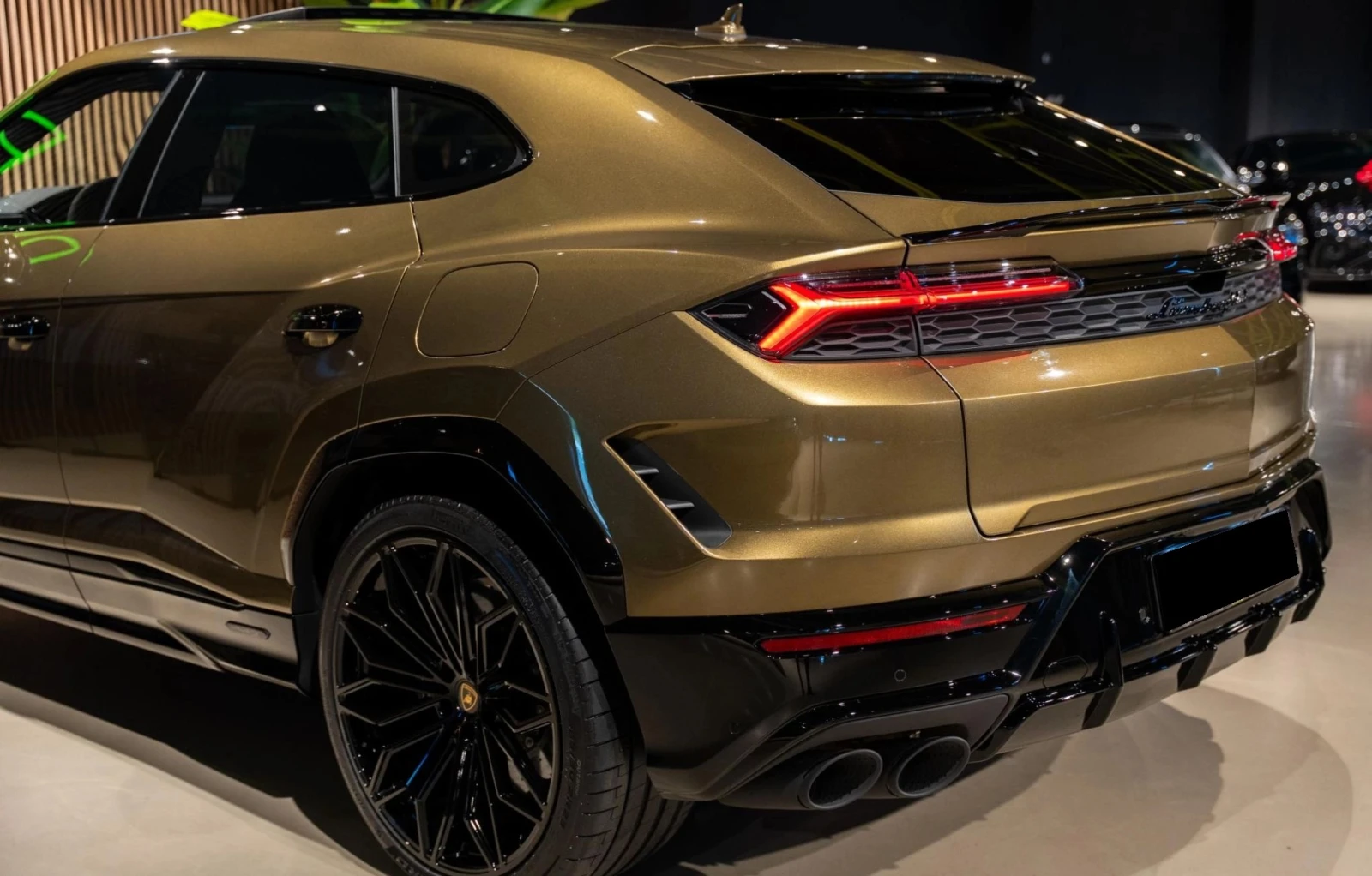 Lamborghini Urus SE 4.0 V8 Plug-in Hybrid 4WD - изображение 8
