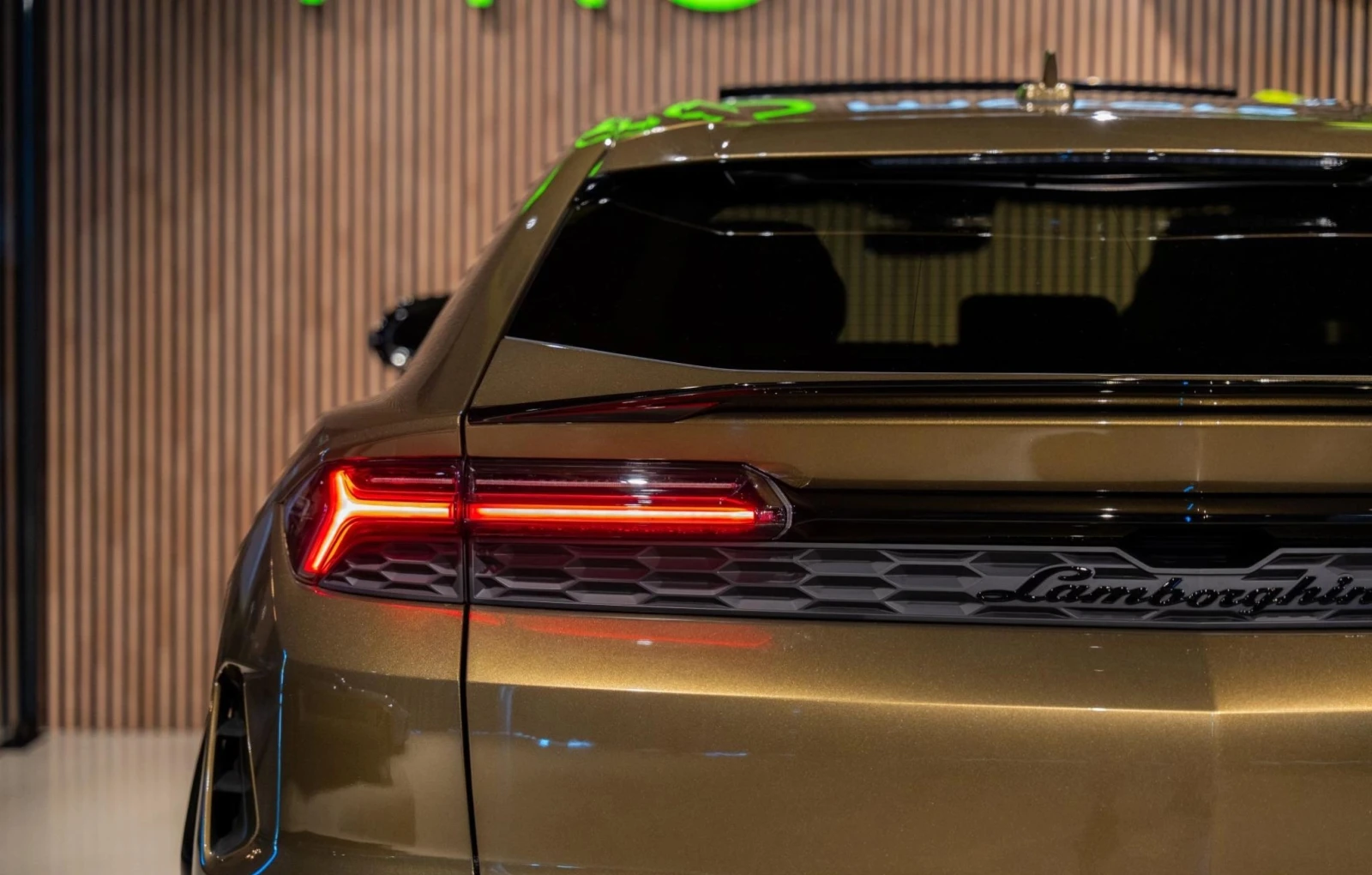 Lamborghini Urus SE 4.0 V8 Plug-in Hybrid 4WD - изображение 7