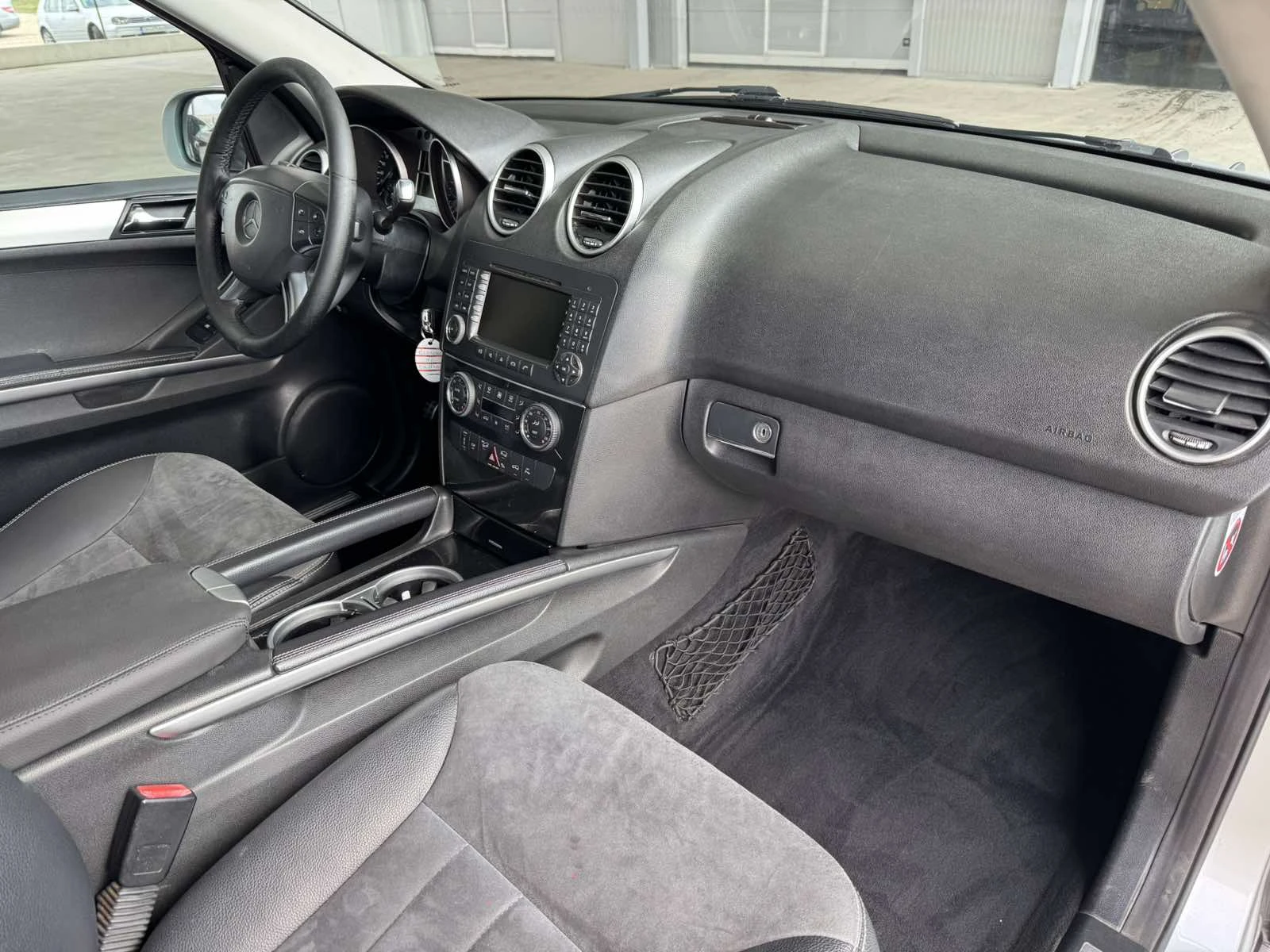 Mercedes-Benz ML 320 CDI* 224ps* 4М* КОЖА* КАМЕРА* НАВИ, снимка 10 - Автомобили и джипове - 54146016