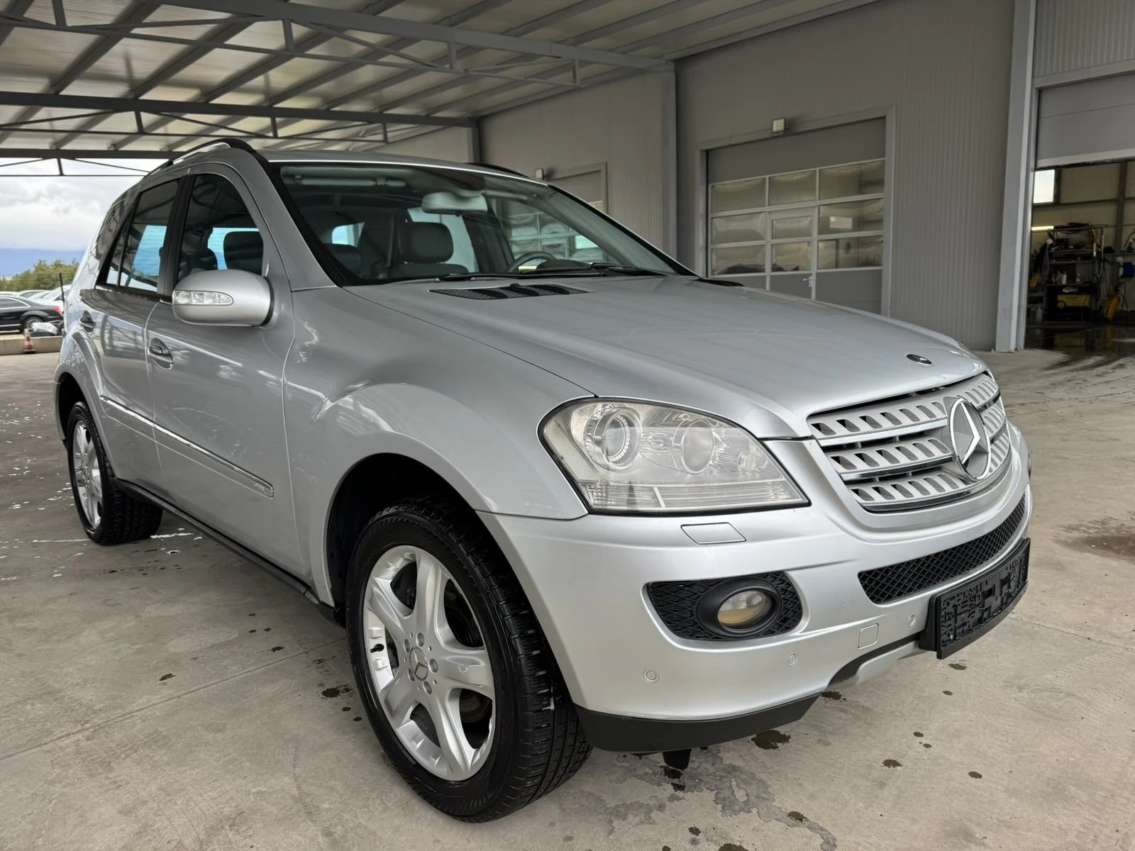 Mercedes-Benz ML 320 CDI* 224ps* 4М* КОЖА* КАМЕРА* НАВИ, снимка 7 - Автомобили и джипове - 54146016