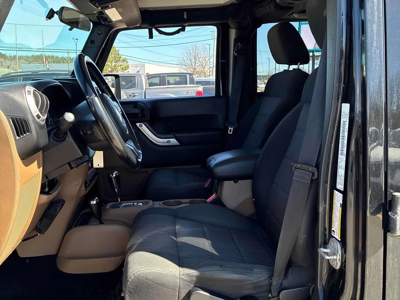 Jeep Wrangler * Sahara * KEYLESS* , снимка 13 - Автомобили и джипове - 54346926