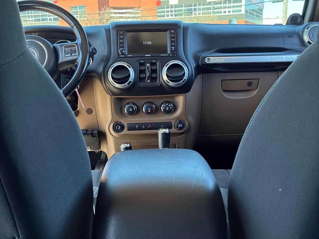 Jeep Wrangler * Sahara * KEYLESS* , снимка 9 - Автомобили и джипове - 54346926