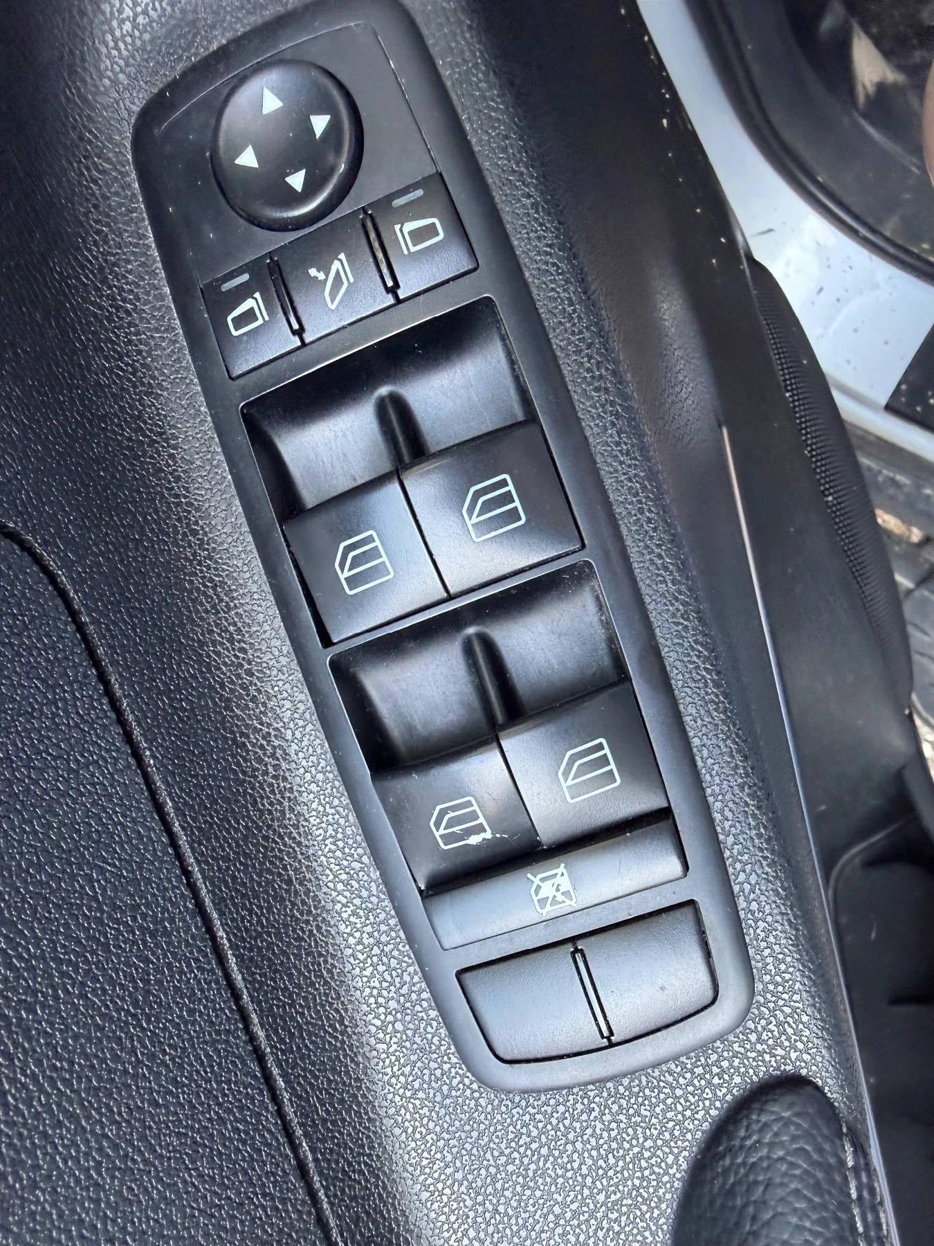 Mercedes-Benz ML 320 ПРОМО* ЦЕНА* Кожа* 7G, снимка 13 - Автомобили и джипове - 54811365