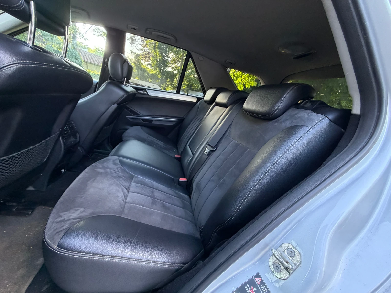 Mercedes-Benz ML 320 ПРОМО* ЦЕНА* Кожа* 7G, снимка 9 - Автомобили и джипове - 54811365