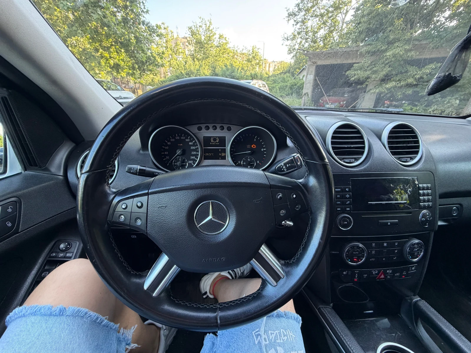 Mercedes-Benz ML 320 ПРОМО* ЦЕНА* Кожа* 7G, снимка 12 - Автомобили и джипове - 54811365