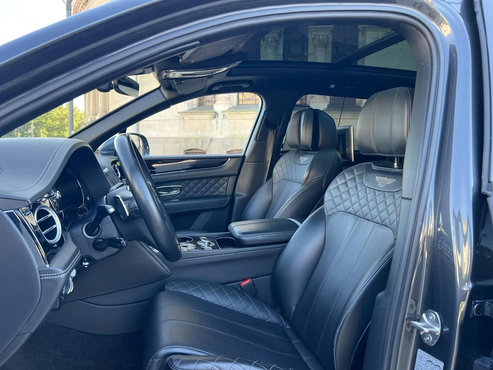 Bentley Bentayga DISTRONIK-HEAD UP-PANORAMA-V12-VAKUM-MONITORI-FULL, снимка 14 - Автомобили и джипове - 55773131
