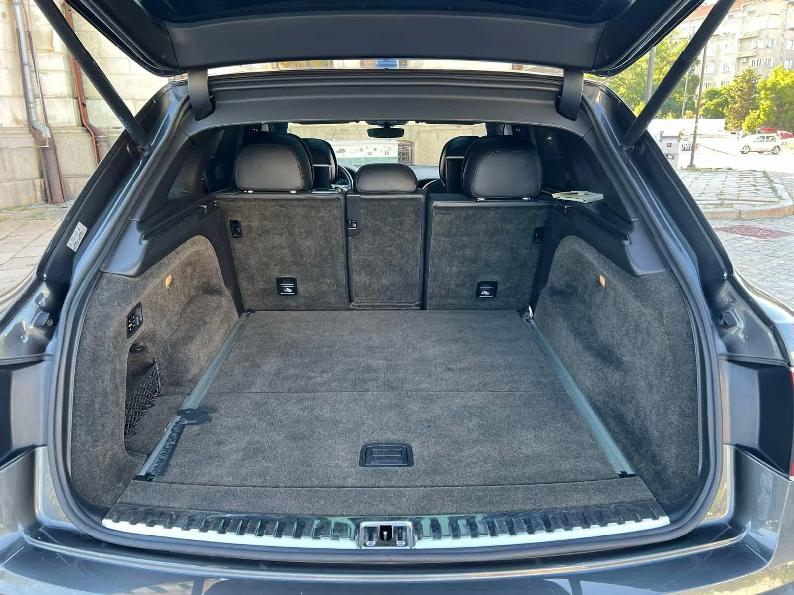 Bentley Bentayga DISTRONIK-HEAD UP-PANORAMA-V12-VAKUM-MONITORI-FULL, снимка 16 - Автомобили и джипове - 55773131