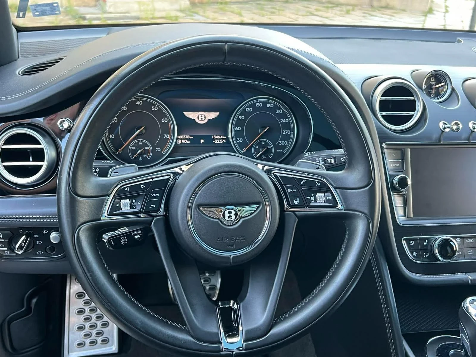 Bentley Bentayga DISTRONIK-HEAD UP-PANORAMA-V12-VAKUM-MONITORI-FULL, снимка 7 - Автомобили и джипове - 55773131