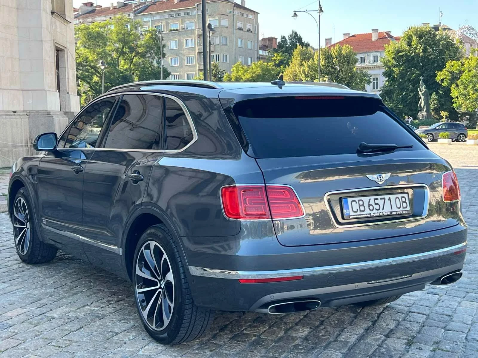 Bentley Bentayga DISTRONIK-HEAD UP-PANORAMA-V12-VAKUM-MONITORI-FULL, снимка 4 - Автомобили и джипове - 55773131
