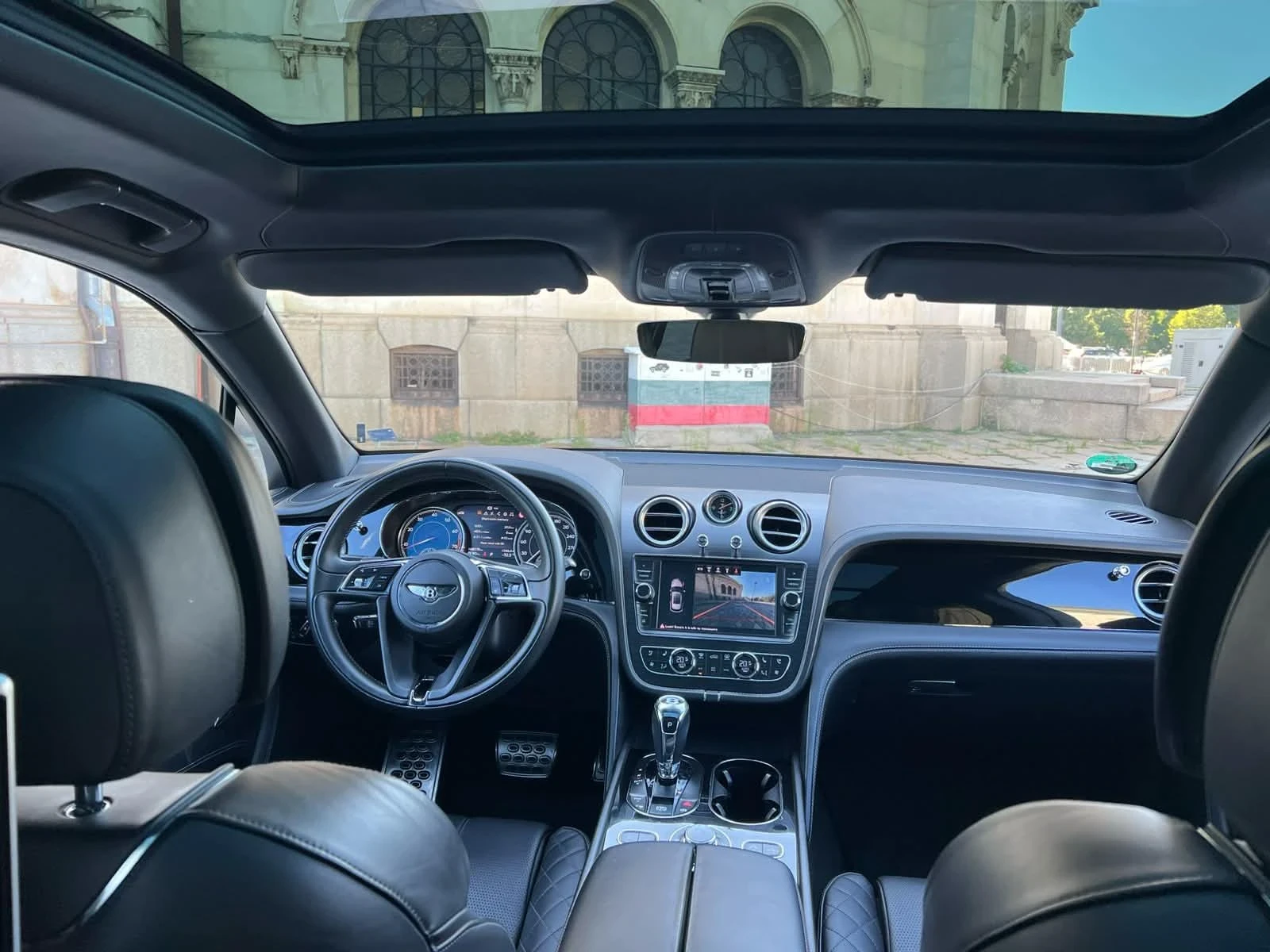Bentley Bentayga DISTRONIK-HEAD UP-PANORAMA-V12-VAKUM-MONITORI-FULL, снимка 6 - Автомобили и джипове - 55773131