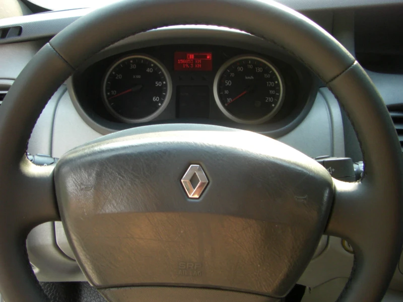 Renault Trafic 2.0dci 6ck. 9MECTA, снимка 11 - Бусове и автобуси - 51061197