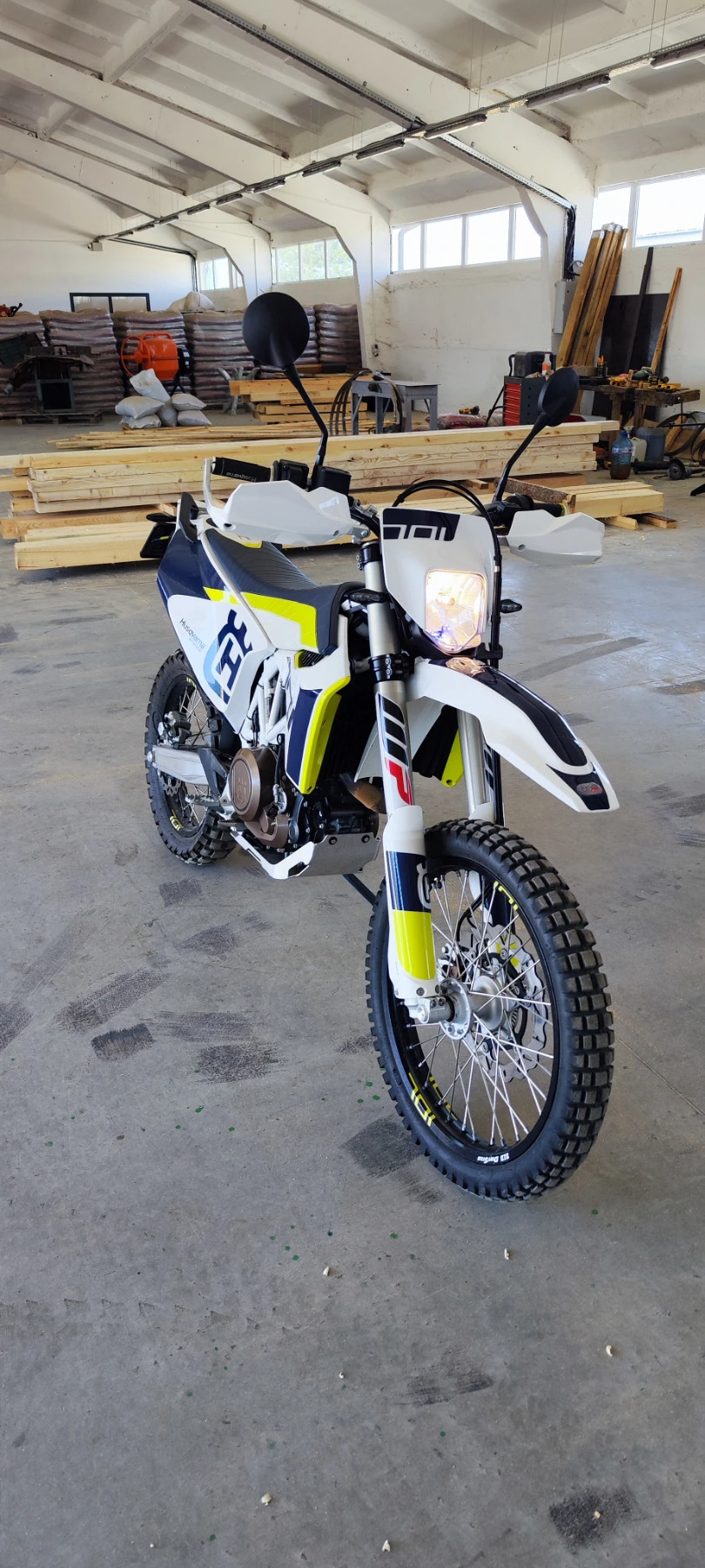 Husqvarna Svartpilen 701 Husqvarna Enduro 701 - изображение 2