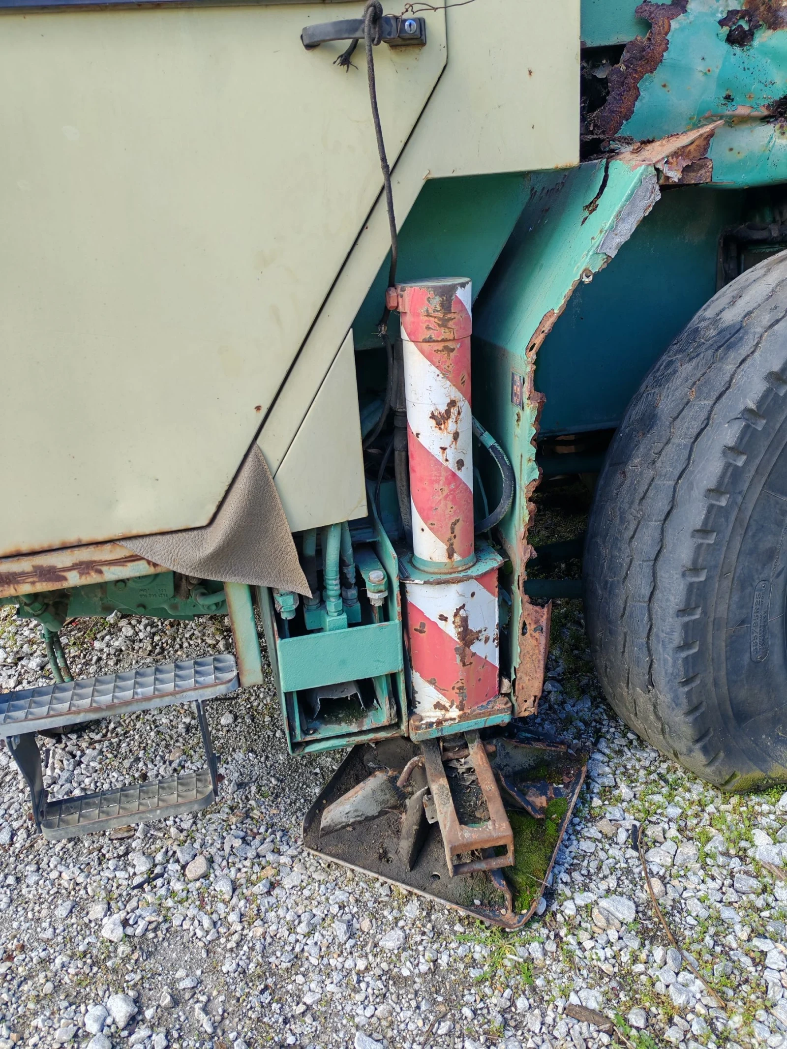 Автокран Друга марка Либхер 1025, снимка 3 - Индустриална техника - 54088330