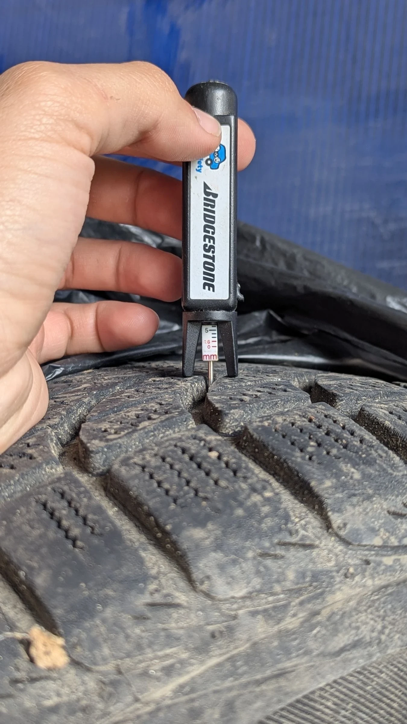 Гуми Зимни 215/60R16, снимка 2 - Гуми и джанти - 54774260