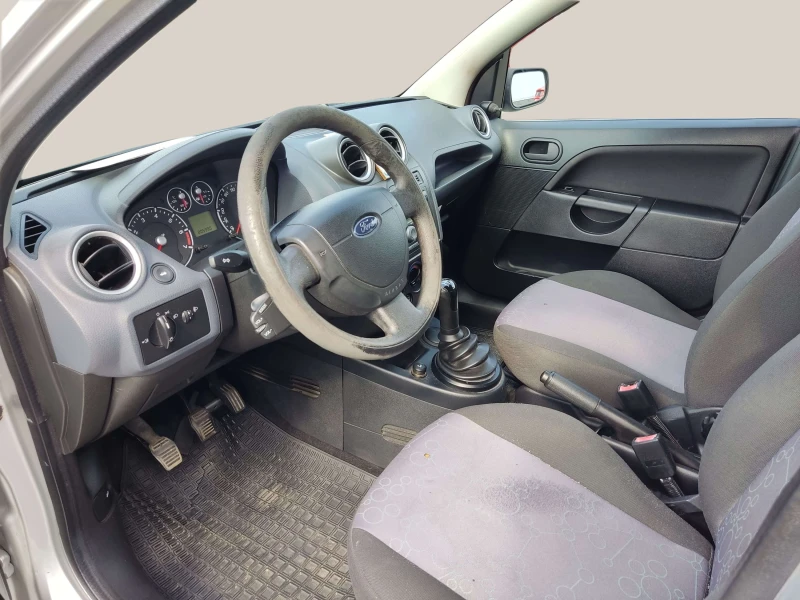 Ford Fiesta 1.3, снимка 7 - Автомобили и джипове - 47944164