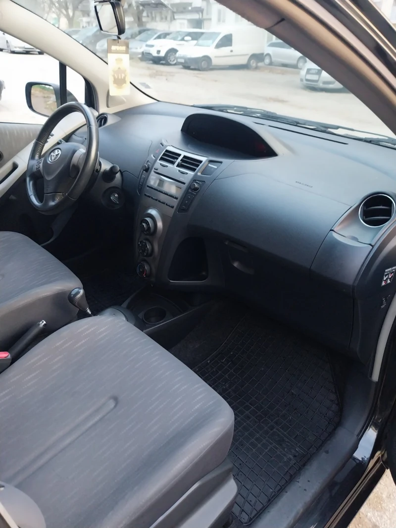 Toyota Yaris 1.3, снимка 5 - Автомобили и джипове - 48436701