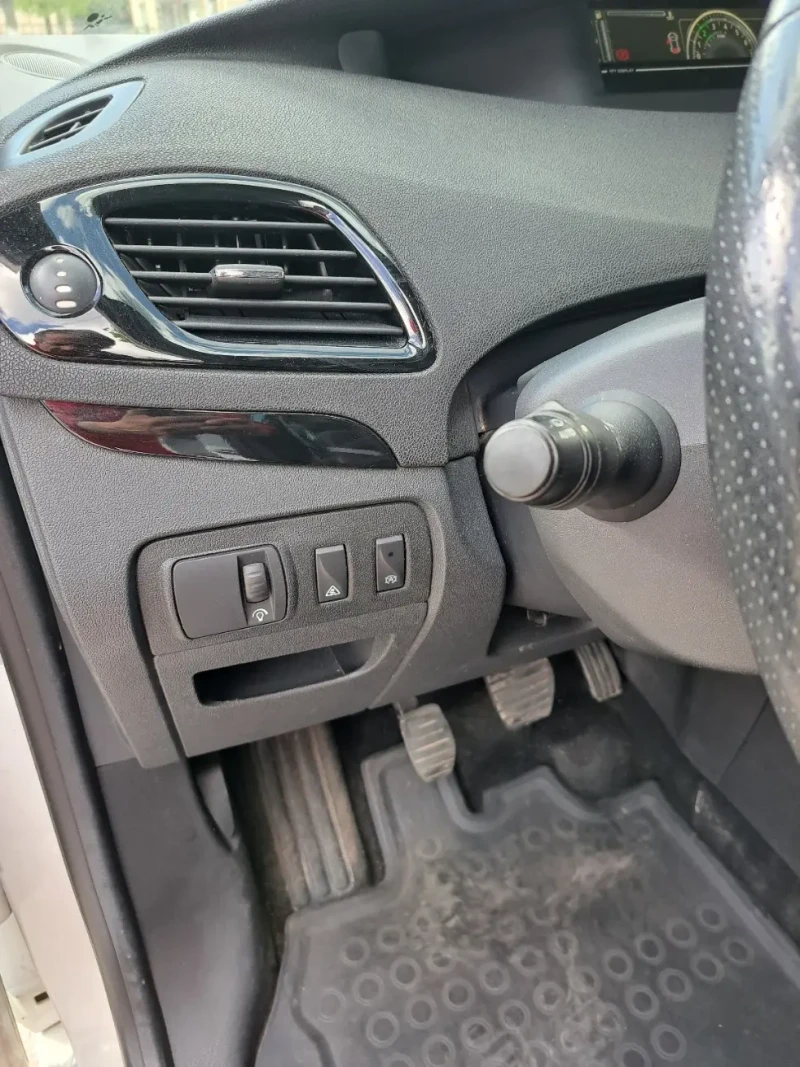 Renault Grand scenic 1, 2 TCE 6+ 1/Bose Edition/Navi, снимка 11 - Автомобили и джипове - 52074978