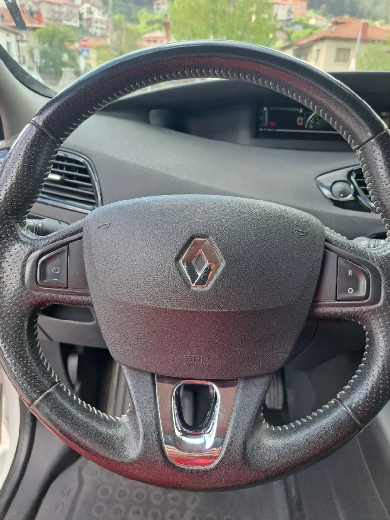 Renault Grand scenic 1, 2 TCE 6+ 1/Bose Edition/Navi, снимка 10 - Автомобили и джипове - 52074978