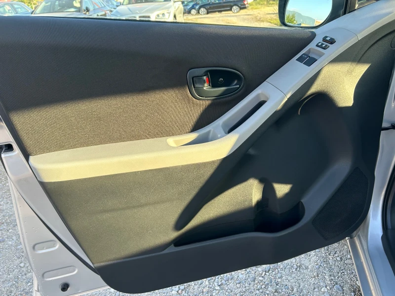 Toyota Yaris 1.0i-70kc FACE 58x-KM PERFEKT, снимка 15 - Автомобили и джипове - 50812863