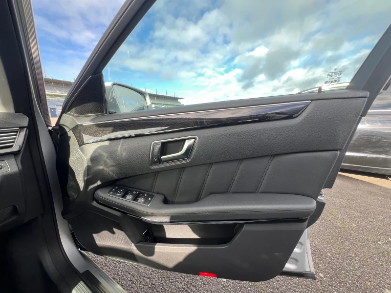 Mercedes-Benz E 220  BlueEFFICIENCY  W212, снимка 12 - Автомобили и джипове - 52173325