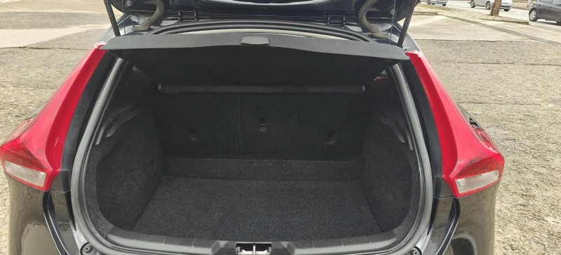 Volvo V40 1.6D-16г.Автомат, снимка 14 - Автомобили и джипове - 52478002