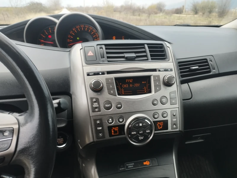 Toyota Verso, снимка 11 - Автомобили и джипове - 52660316