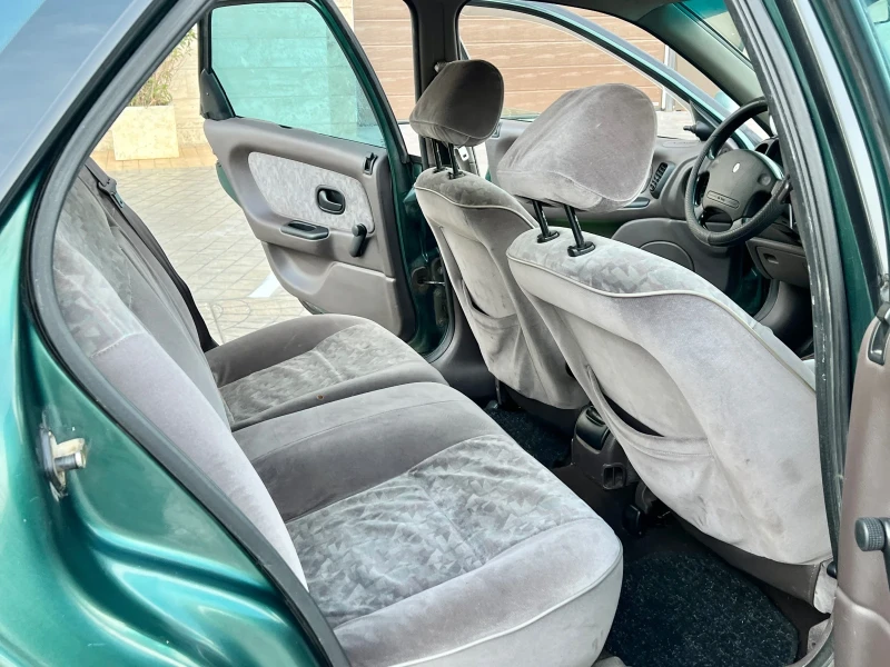 Renault Laguna 1.8-ГАЗ/БЕНЗИН, снимка 12 - Автомобили и джипове - 52777171