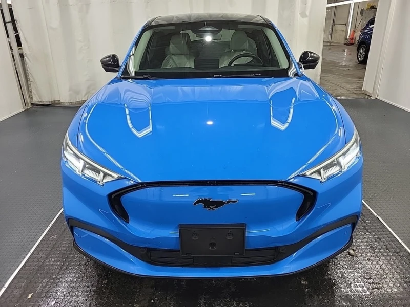 Ford Mustang Mach-E * PREMIUM * CARFAX * Зимни/Летни гуми * , снимка 3 - Автомобили и джипове - 53419069