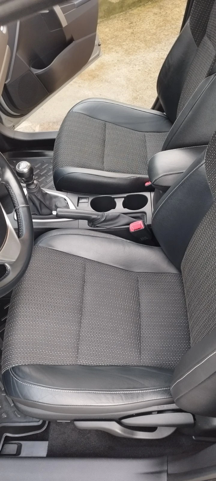 Toyota Auris 2.0 D-4D 124к.с. НАВИ/КАМЕРА/ПАНОРАМА - изображение 9