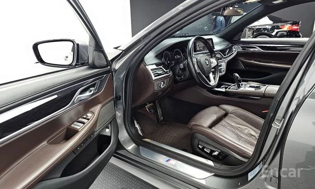 BMW 740 7 Series 740d xDrive M Sports, снимка 5 - Автомобили и джипове - 54176468