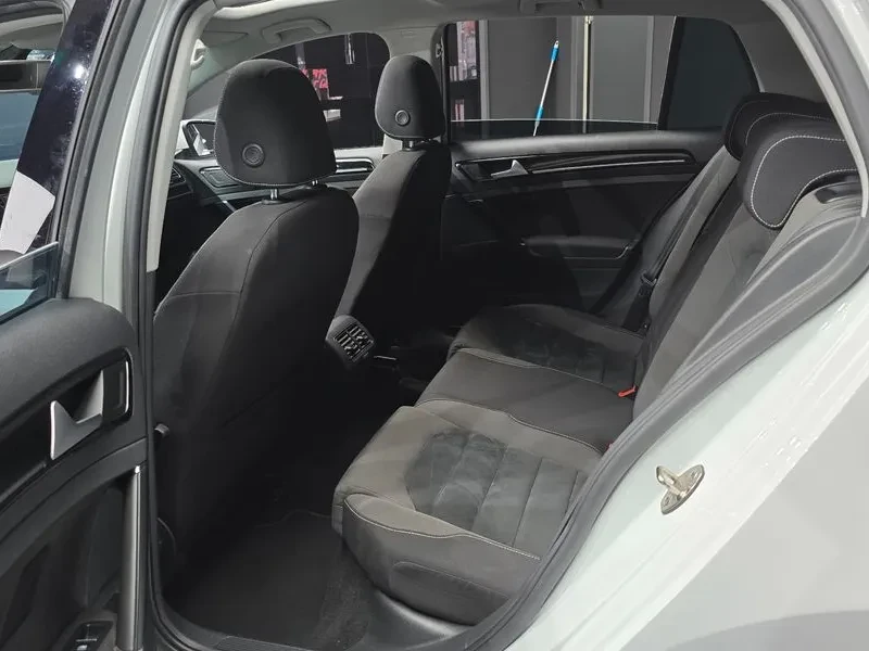 VW Golf 2.0 Tdi, снимка 13 - Автомобили и джипове - 55830329