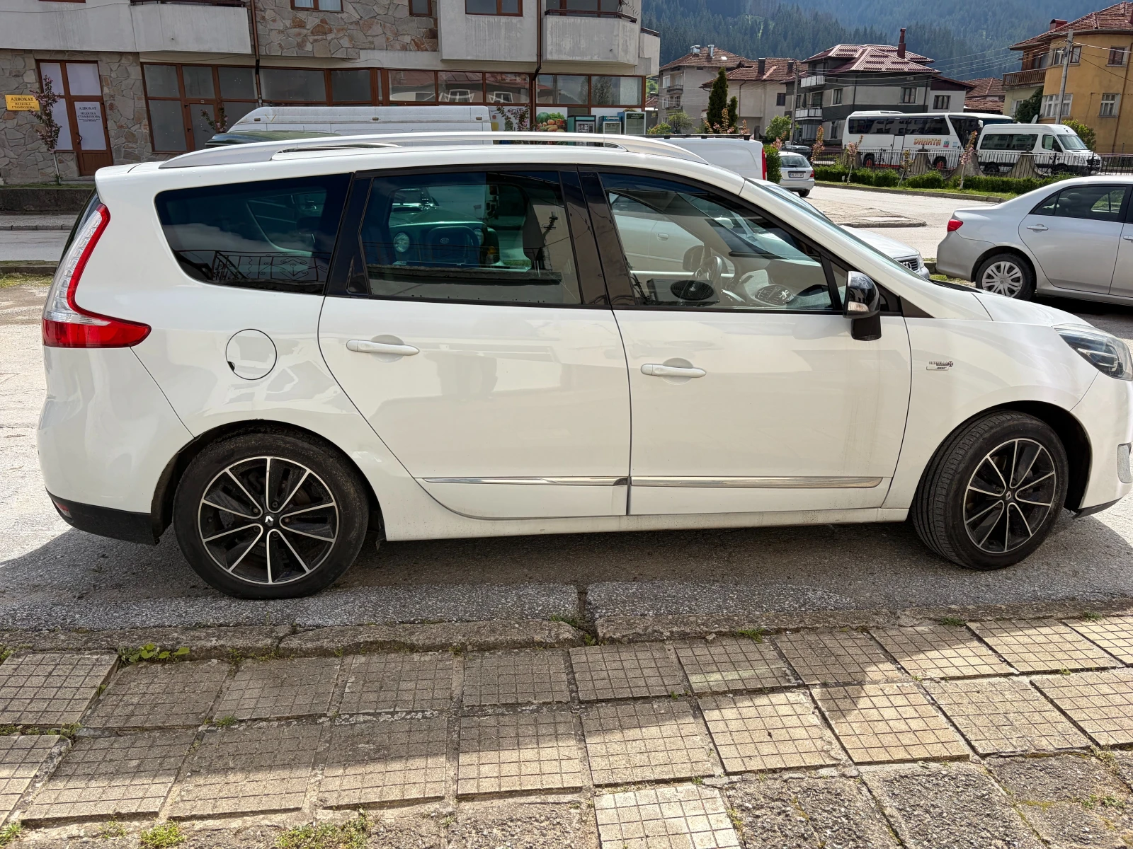 Renault Grand scenic 1, 2 TCE 6+ 1/Bose Edition/Navi, снимка 2 - Автомобили и джипове - 53521108