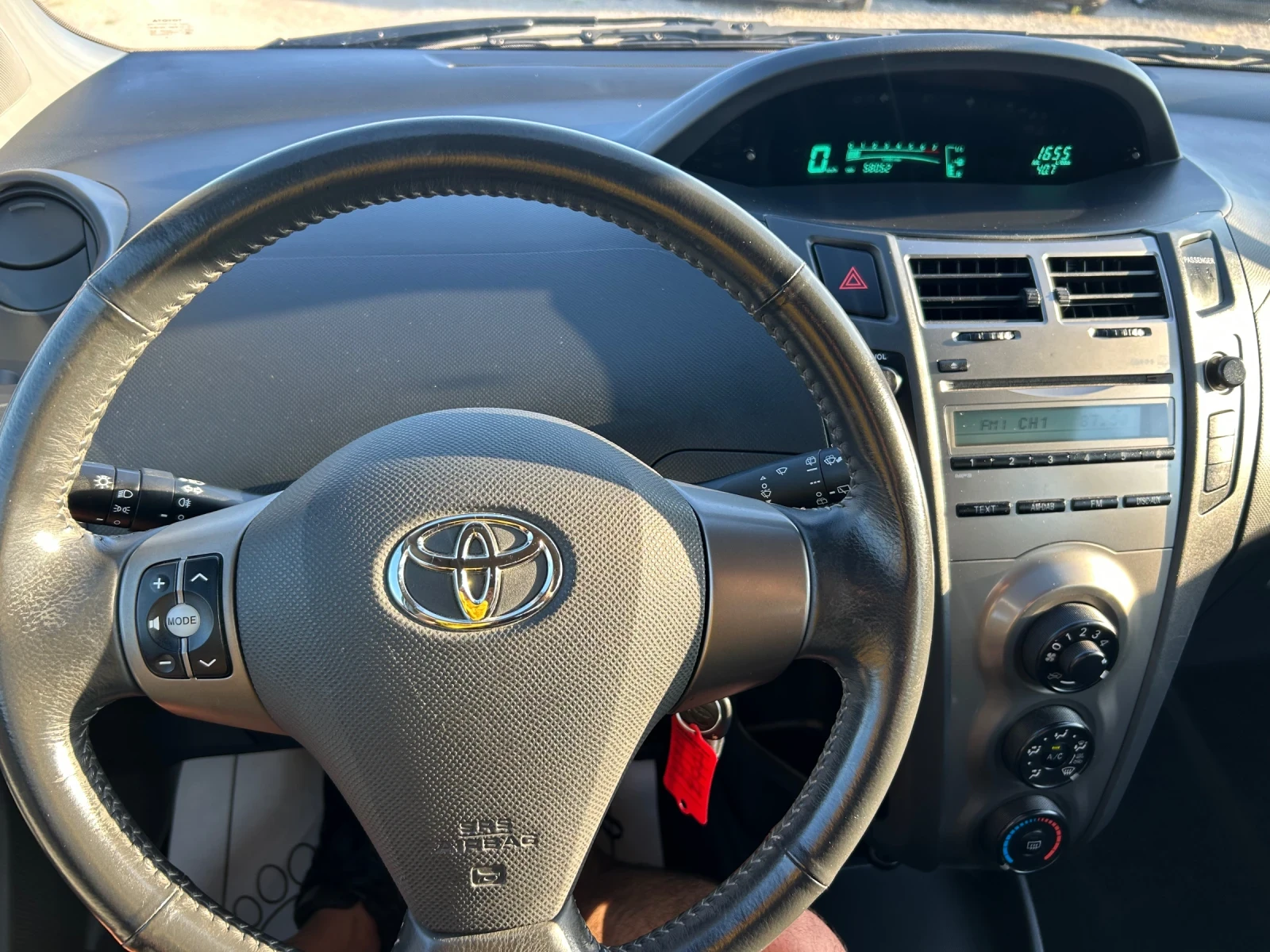 Toyota Yaris 1.0i-70kc FACE 58x-KM PERFEKT - изображение 10
