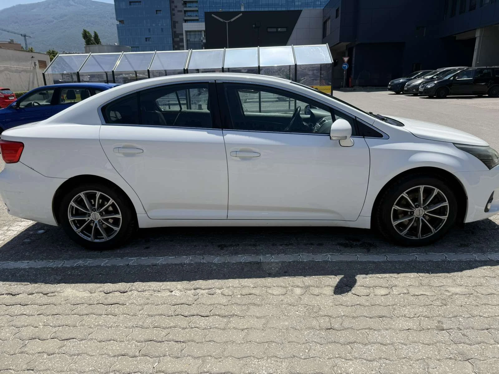 Toyota Avensis D4D 2, 2 170 к.с. - изображение 3