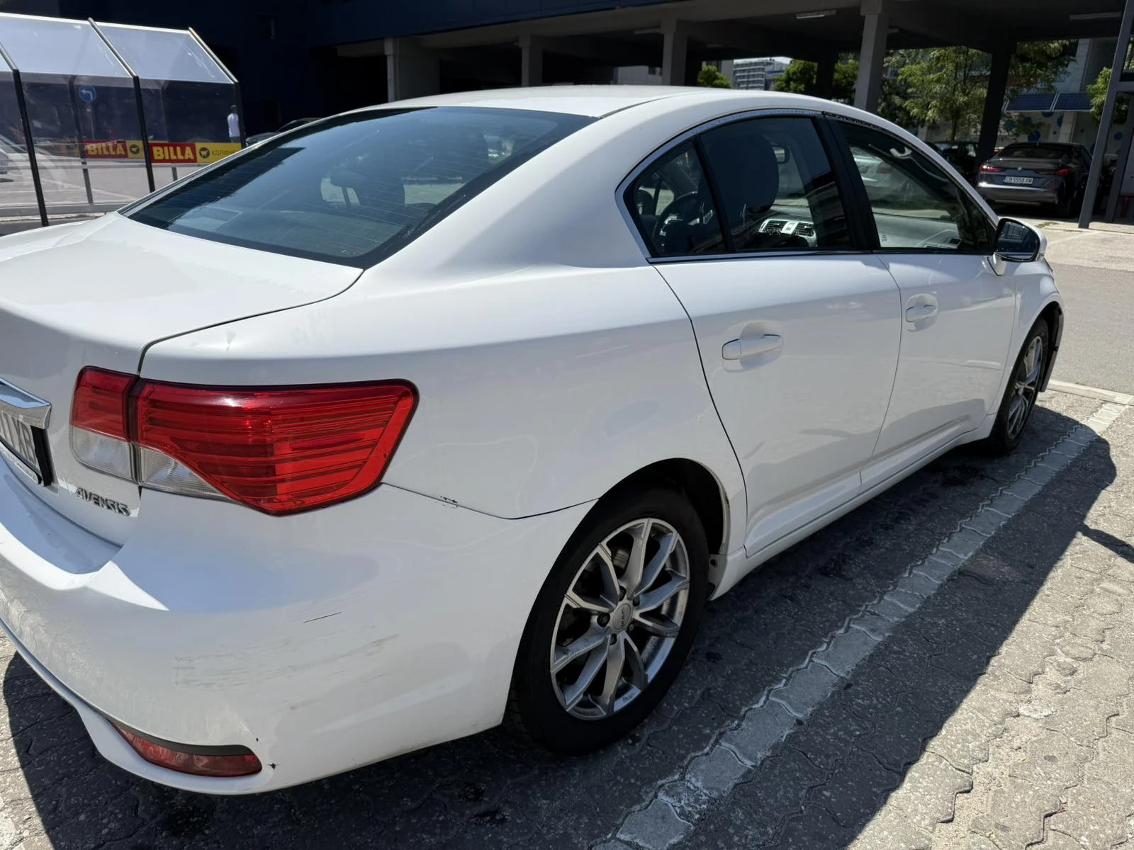 Toyota Avensis D4D 2, 2 170 к.с. - изображение 4
