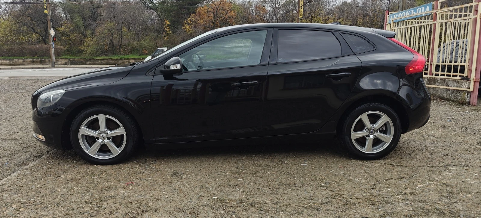 Volvo V40 1.6D-16г.Автомат - изображение 4