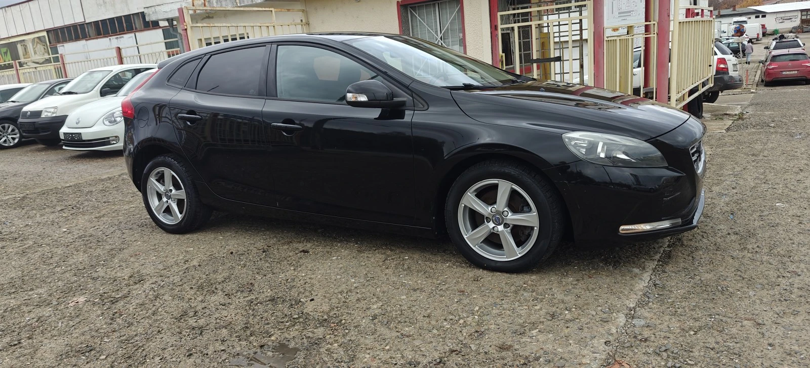 Volvo V40 1.6D-16г.Автомат - изображение 9