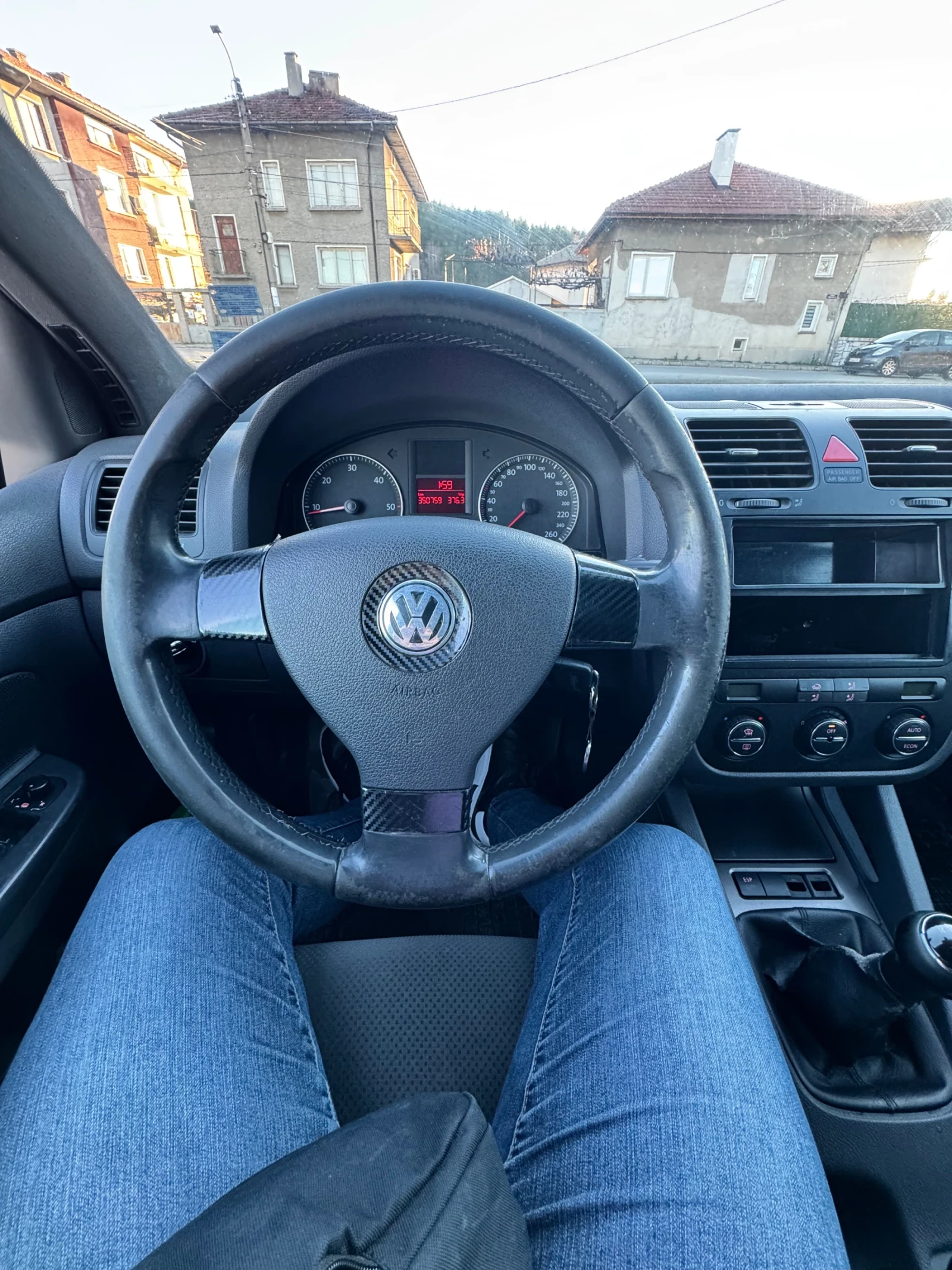 VW Golf 2.0TDI 140kc - изображение 8