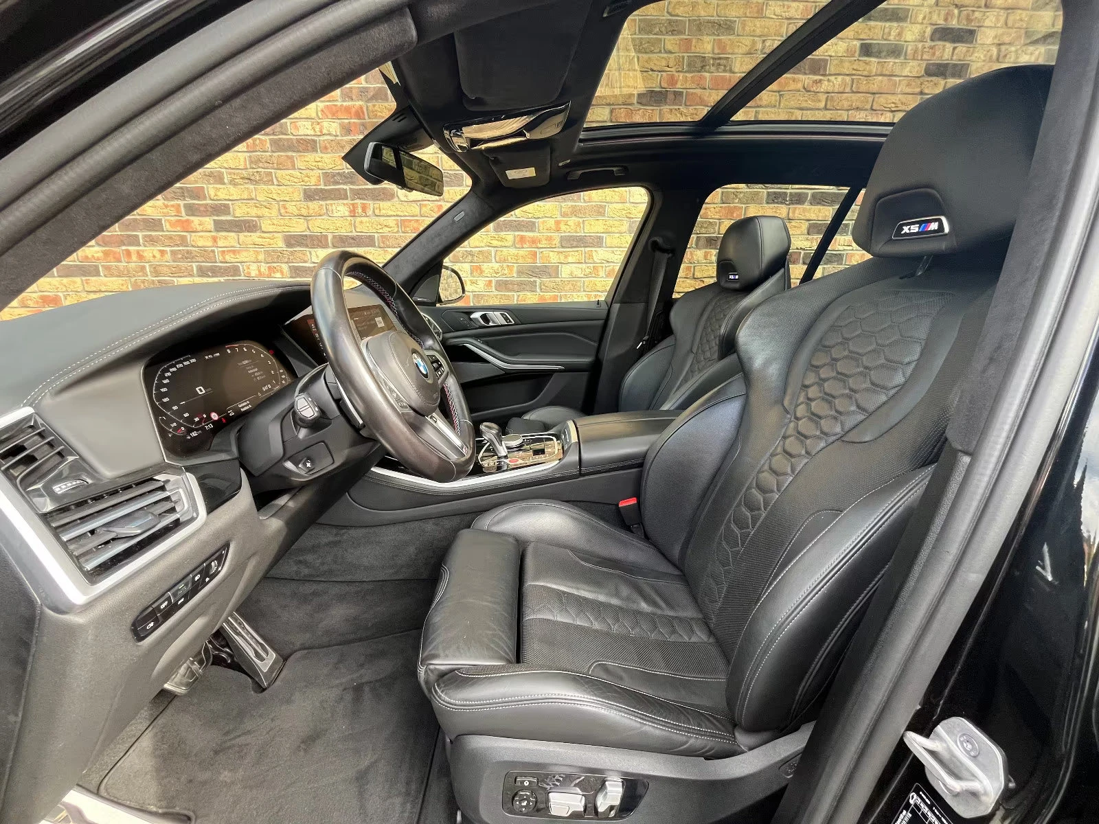 BMW X5M COMPETITION/625HP/PANO/HUD/360/H&K/MEMO/678g - изображение 9