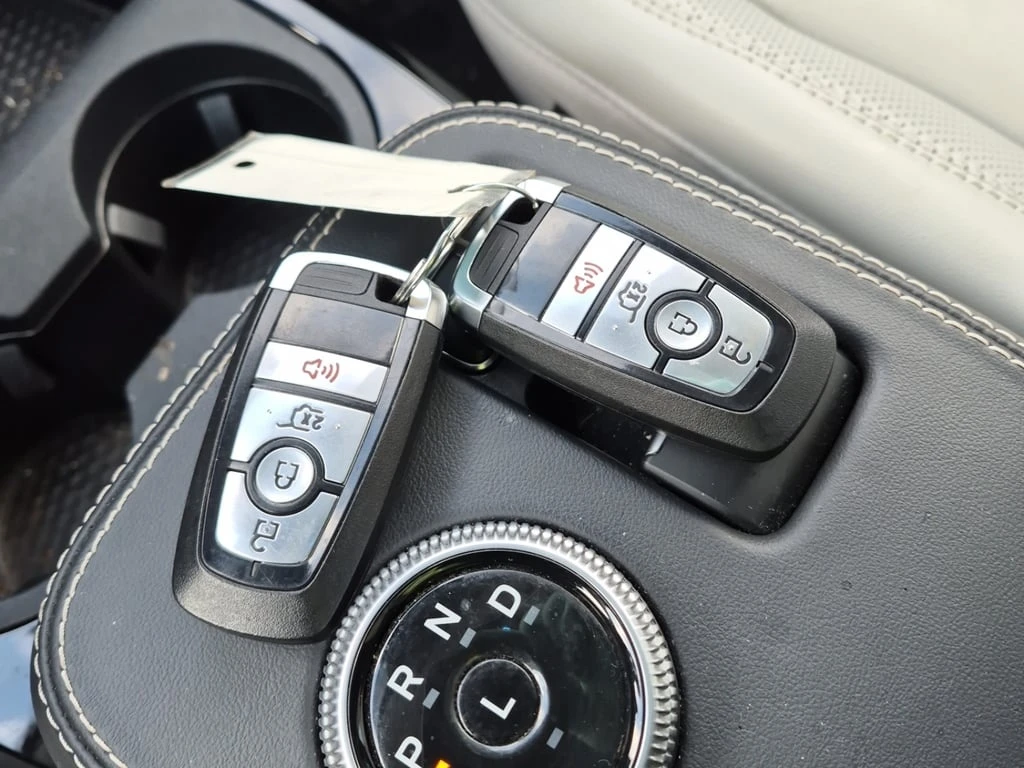 Ford Mustang Mach-E * PREMIUM * CARFAX * Зимни/Летни гуми *  - изображение 8