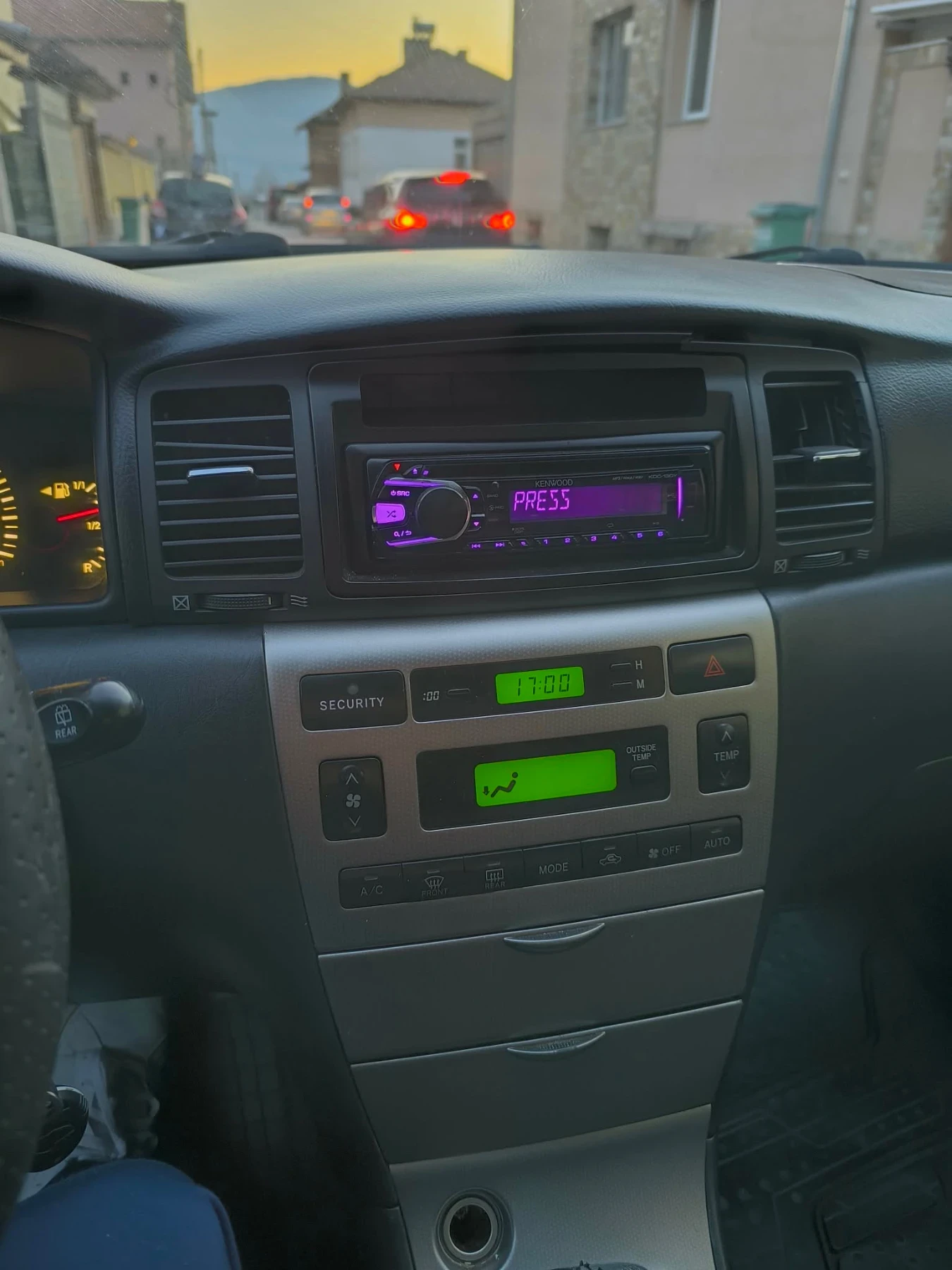 Toyota Corolla 2.0 - изображение 8