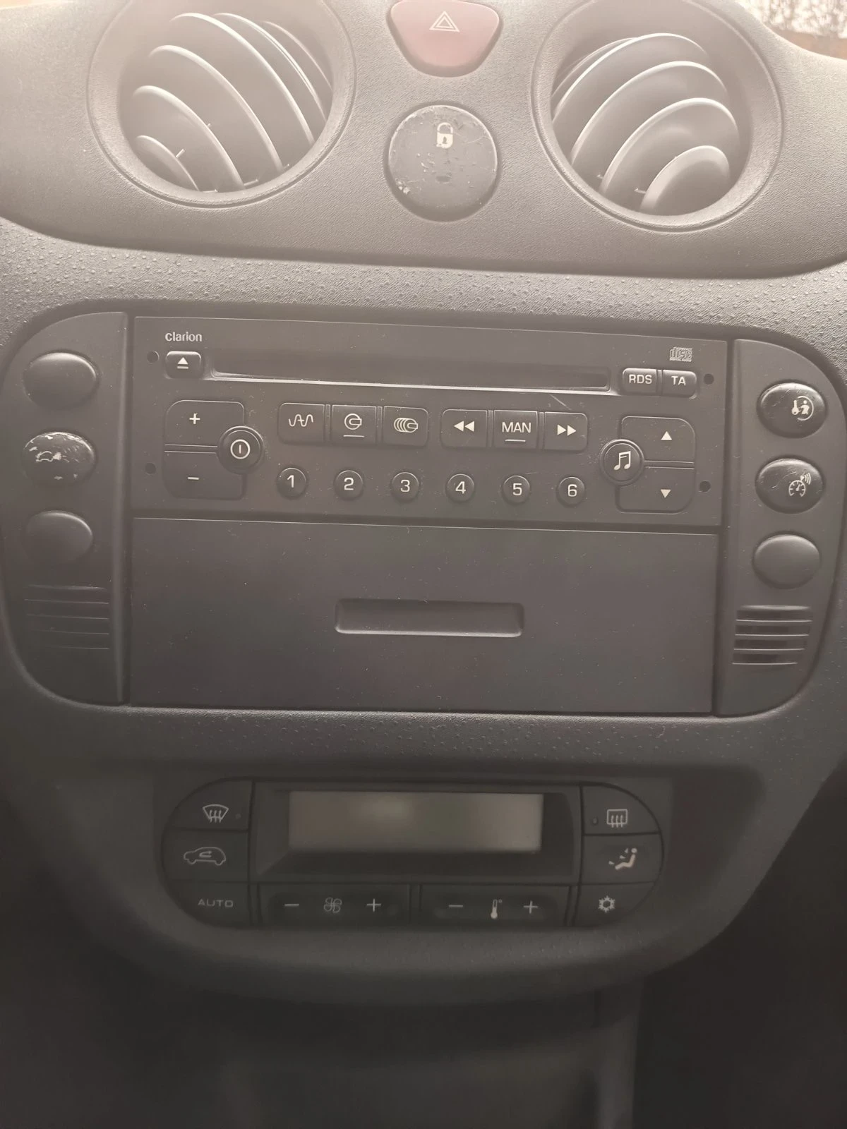 Citroen C3, снимка 6 - Автомобили и джипове - 53757154