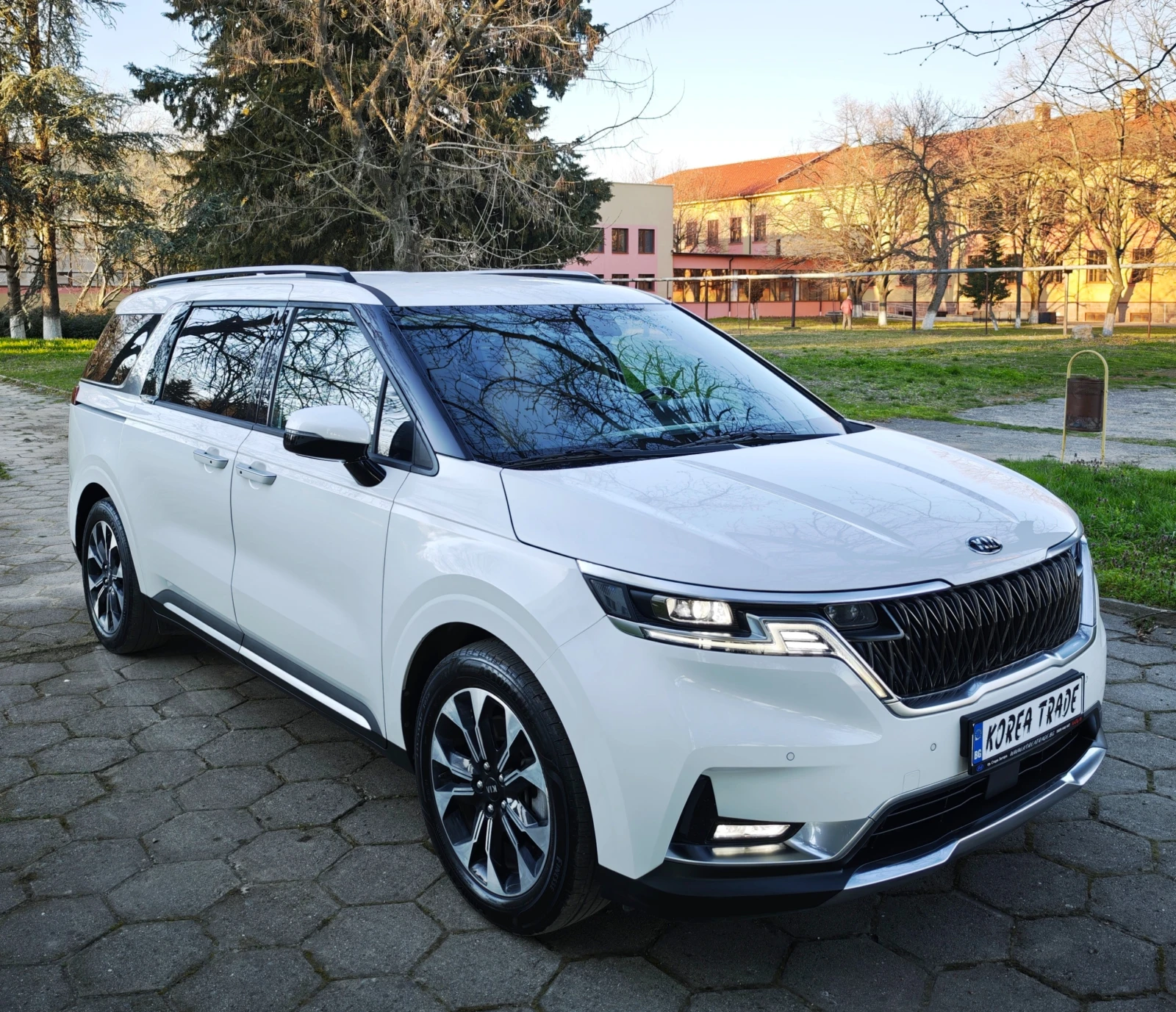 Kia Carnival 2.2 CRDI 8+ 1 - ПРОМОЦИЯ !, снимка 2 - Автомобили и джипове - 53797401