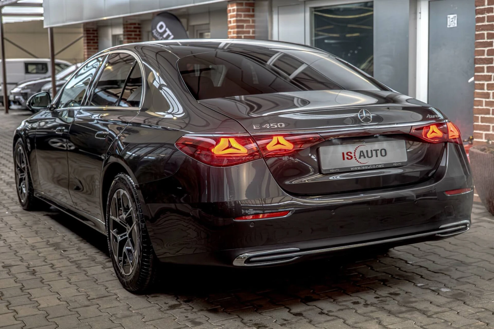 Mercedes-Benz E 450 4Matic/MBUX/Kaмера/Advanced Plus/Ambient/PRE-SAFE, снимка 5 - Автомобили и джипове - 54073979