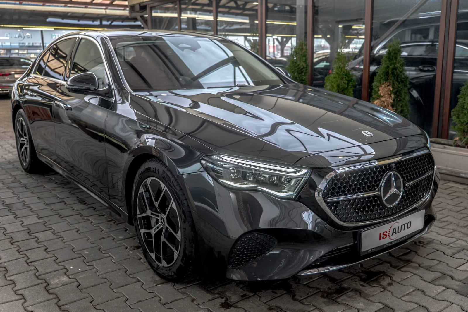 Mercedes-Benz E 450 4Matic/MBUX/Kaмера/Advanced Plus/Ambient/PRE-SAFE, снимка 3 - Автомобили и джипове - 54073979