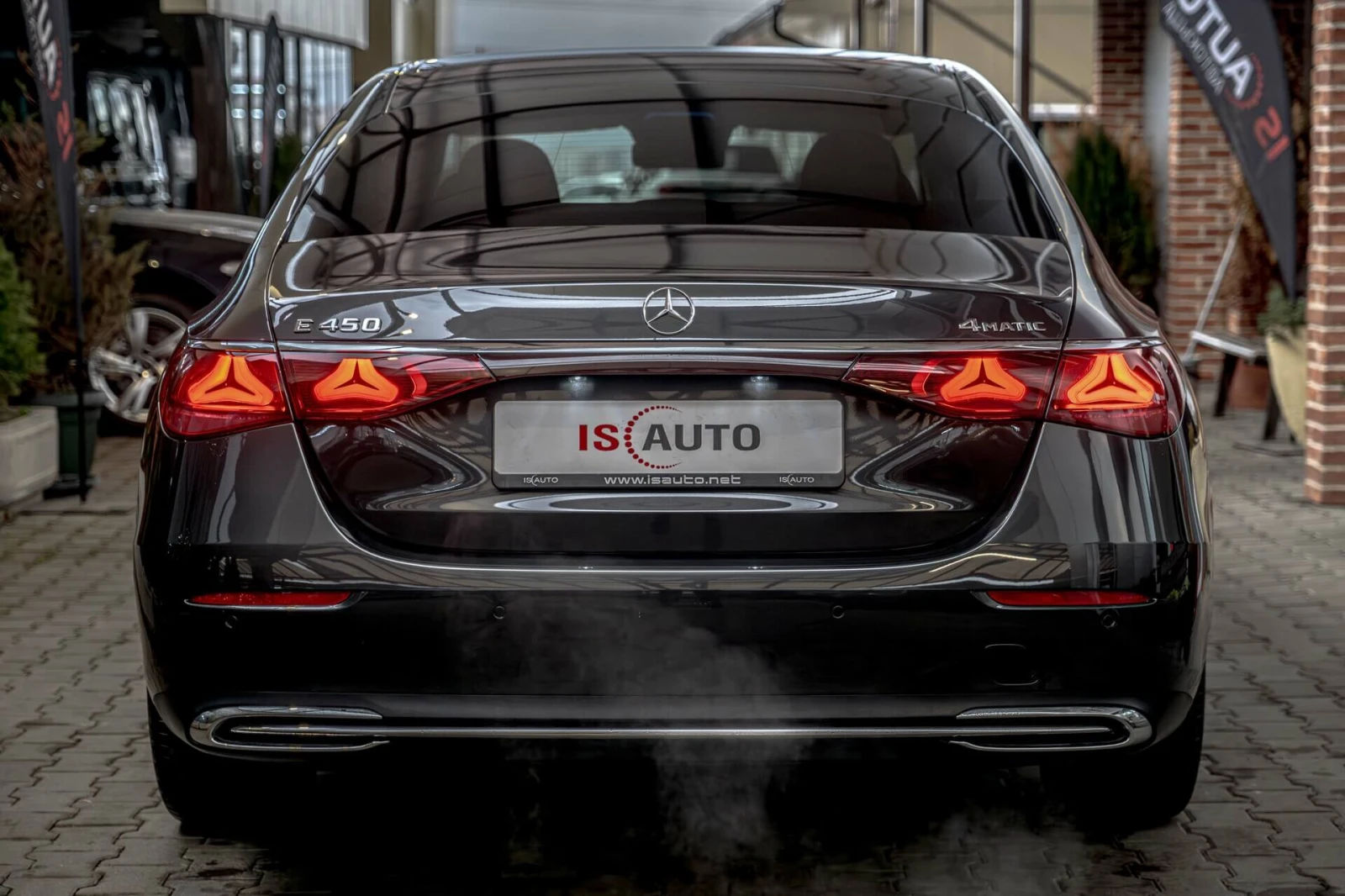 Mercedes-Benz E 450 4Matic/MBUX/Kaмера/Advanced Plus/Ambient/PRE-SAFE, снимка 4 - Автомобили и джипове - 54073979