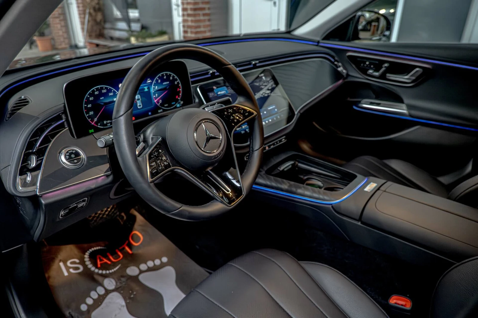 Mercedes-Benz E 450 4Matic/MBUX/Kaмера/Advanced Plus/Ambient/PRE-SAFE, снимка 7 - Автомобили и джипове - 54073979