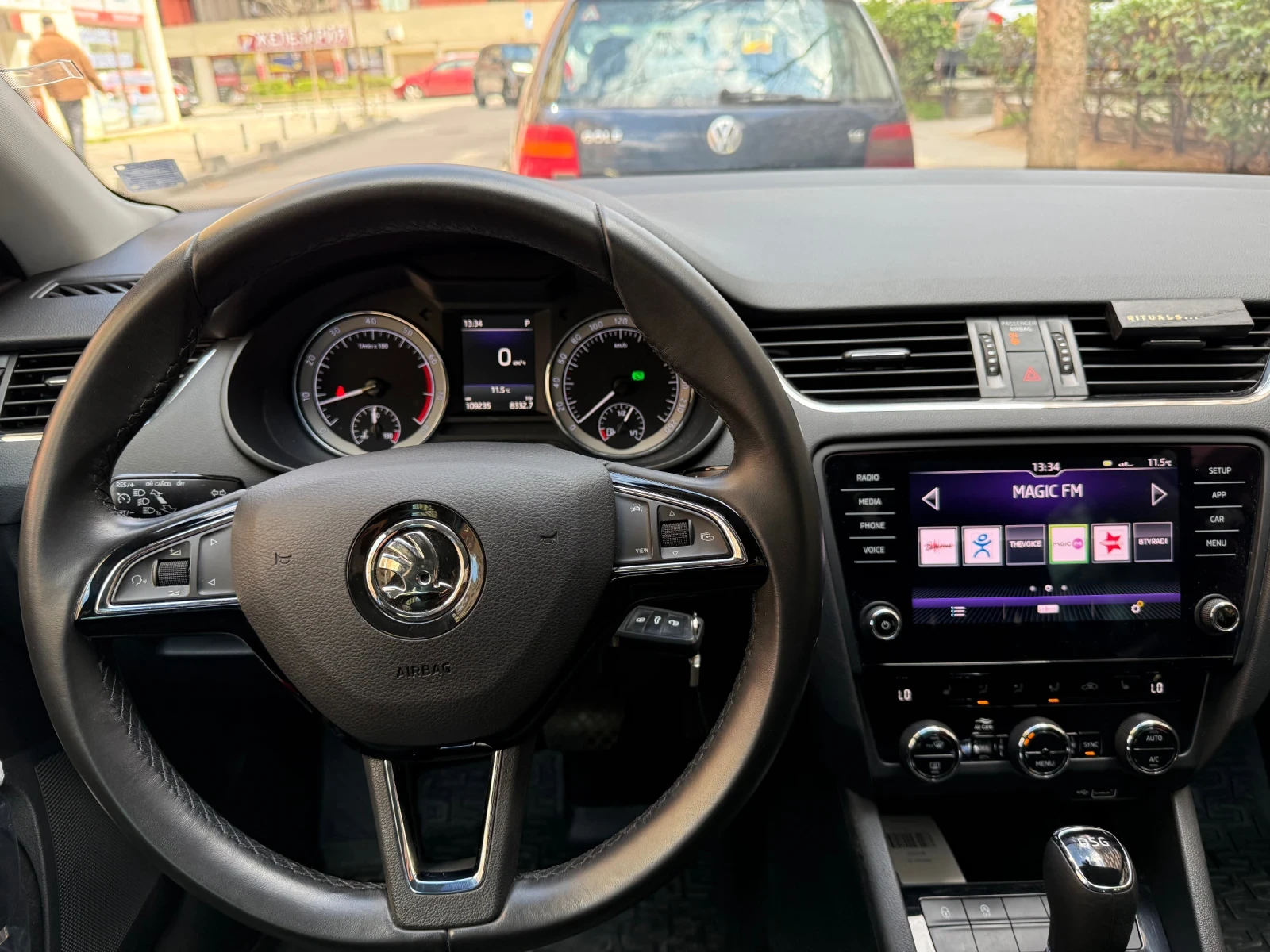 Skoda Octavia 1.5 TSI Style Vision, снимка 10 - Автомобили и джипове - 54156774