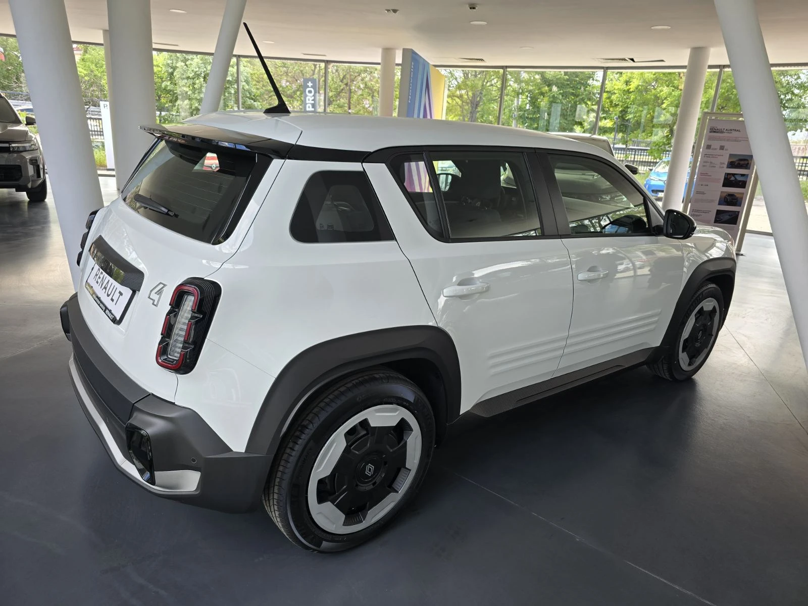 Renault 4 2900���� �� ����������, EV150 52 kWh / evolution | Mobile.bg � ����������� 4