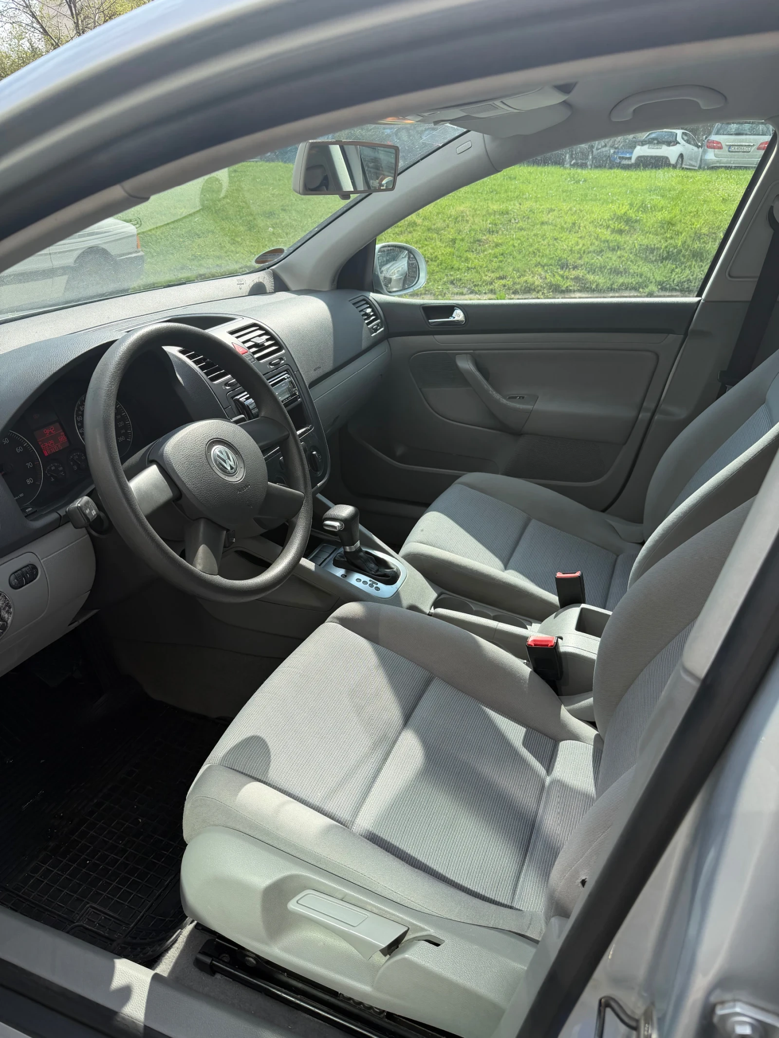 VW Golf 1.6 MPI, снимка 6 - Автомобили и джипове - 54702324